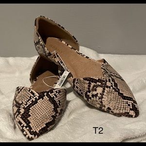 Old Navy Snake skin Flats NWT 7